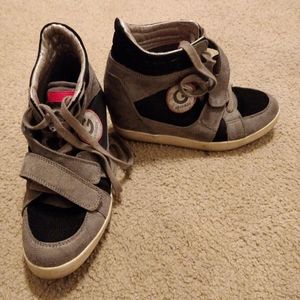 G by guess wedge sneakers